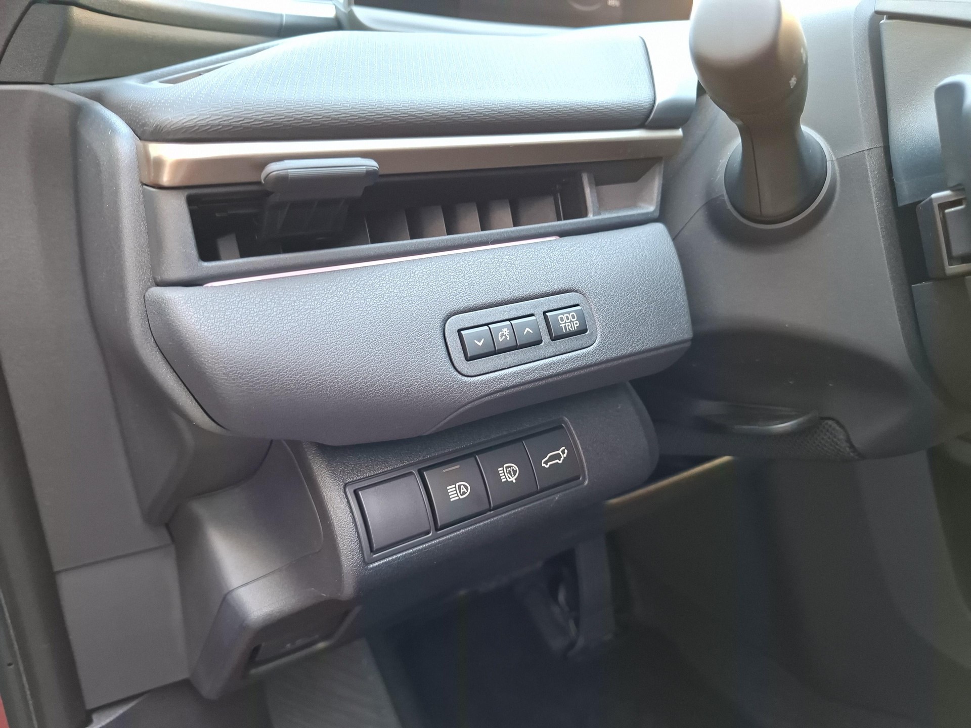 TOYOTA bZ4X Premium AWD-image-18