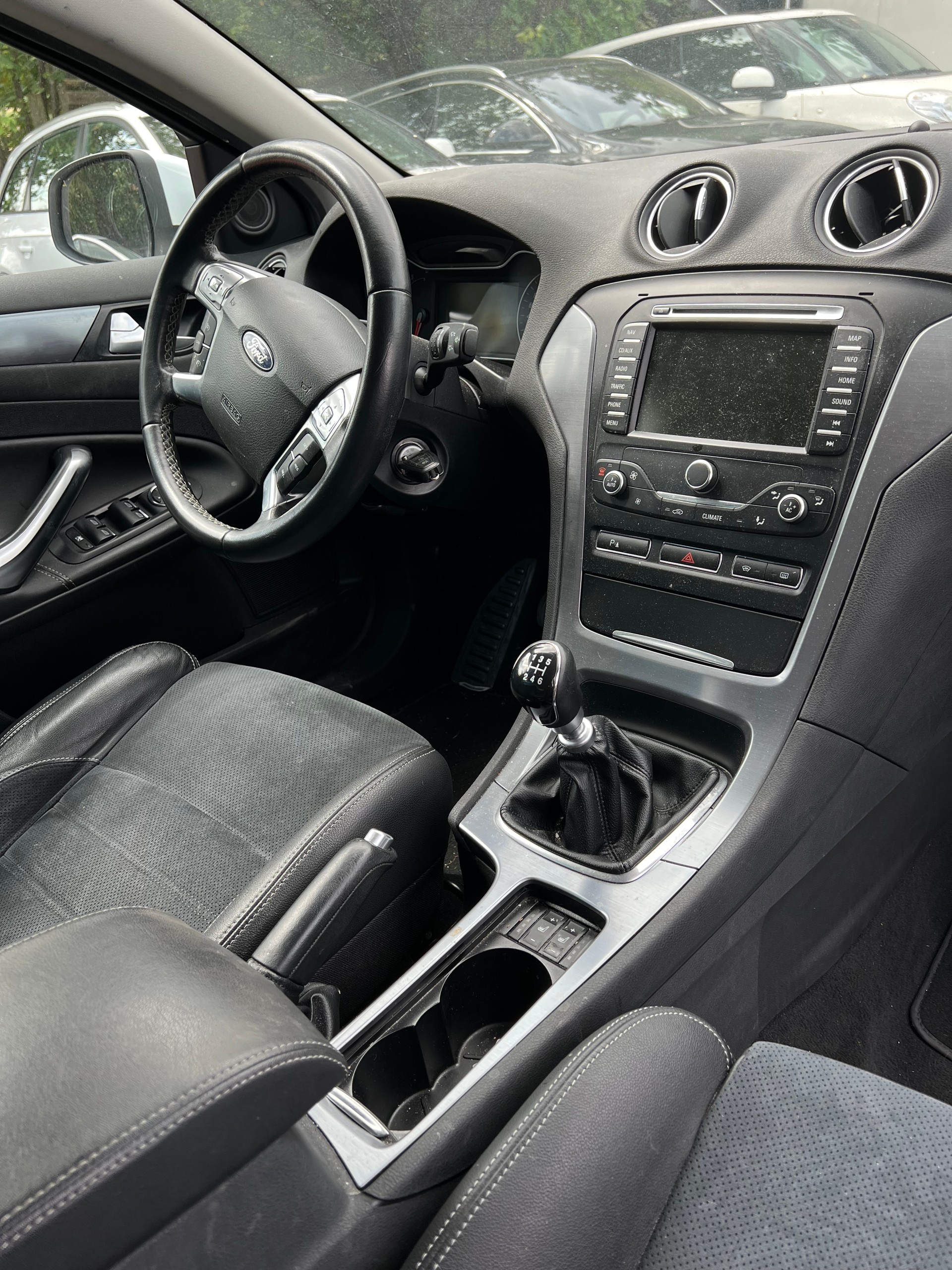 FORD Mondeo 2.0 TDCi 16V Ambiente-image-8