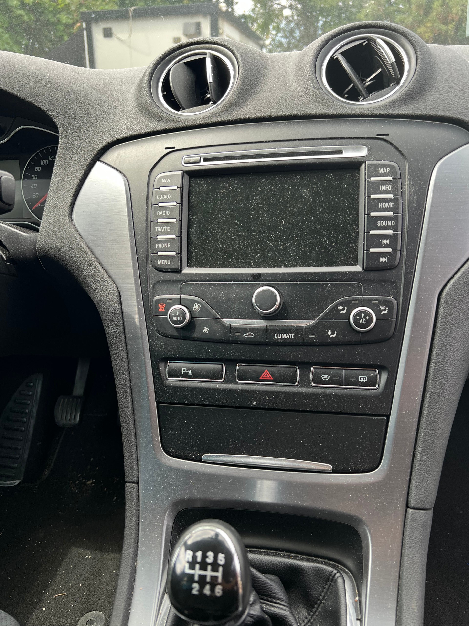 FORD Mondeo 2.0 TDCi 16V Ambiente-image-10