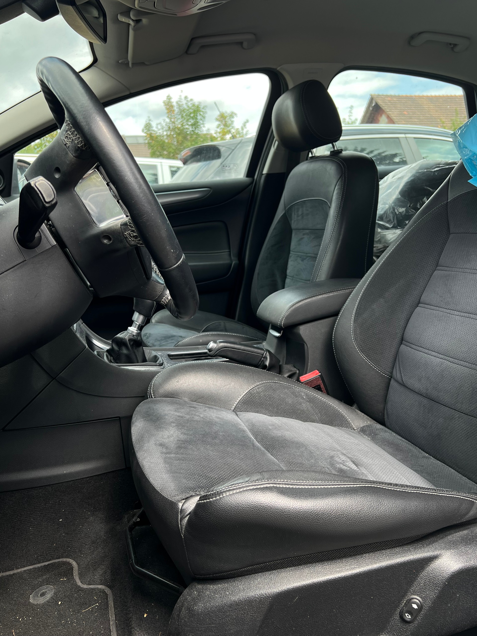 FORD Mondeo 2.0 TDCi 16V Ambiente-image-9