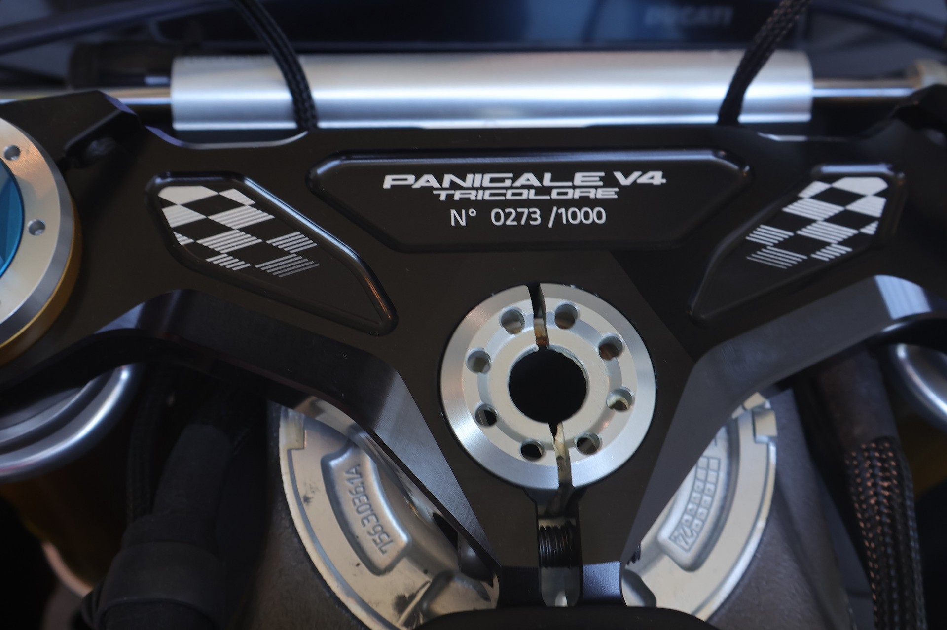 DUCATI Panigale V4 Tricolore Nr. 273/1000 Limited Edition-image-10