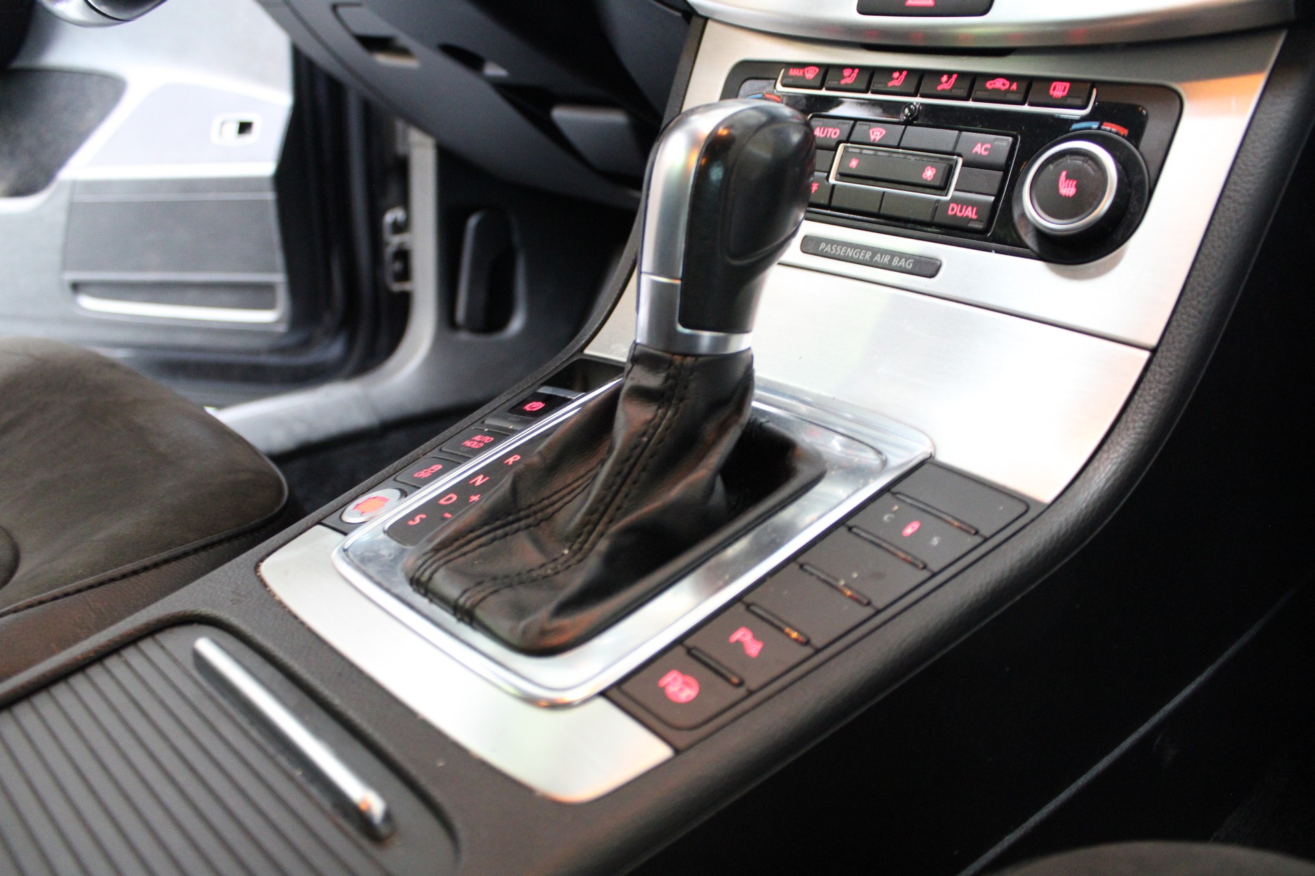 VW Passat Variant 2.0 TSI Highline DSG-image-8
