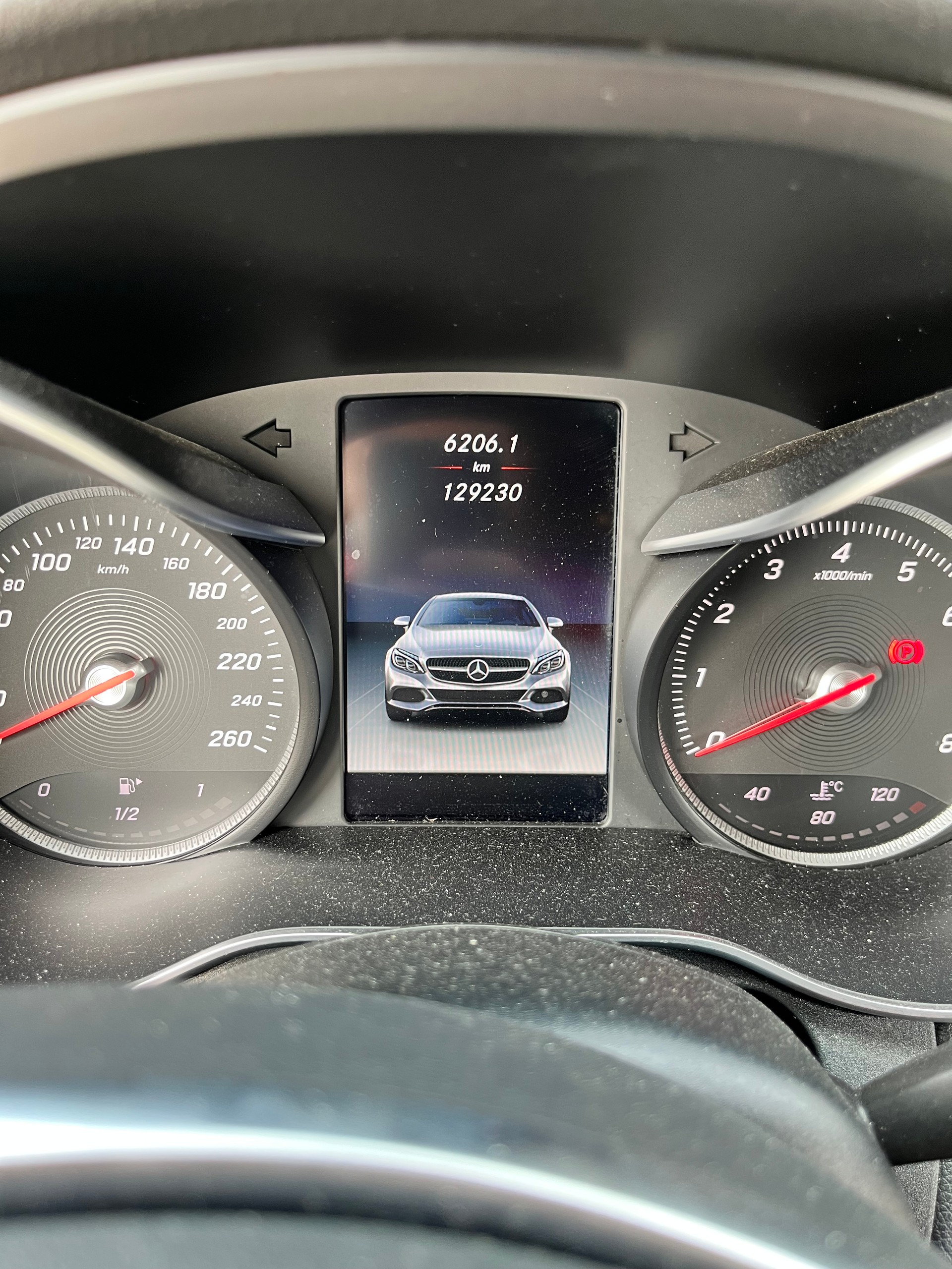 MERCEDES-BENZ C 200 AMG Line 4matic-image-5