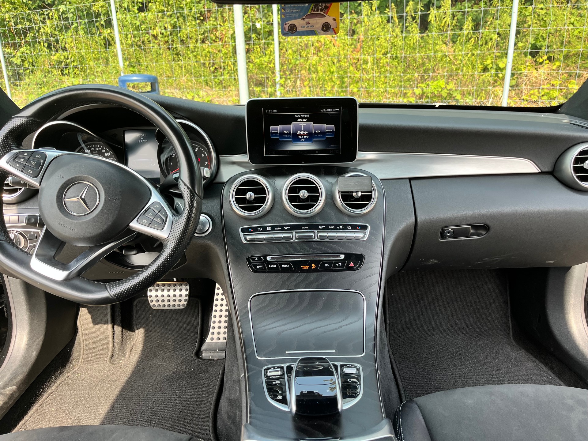MERCEDES-BENZ C 200 AMG Line 4matic-image-4
