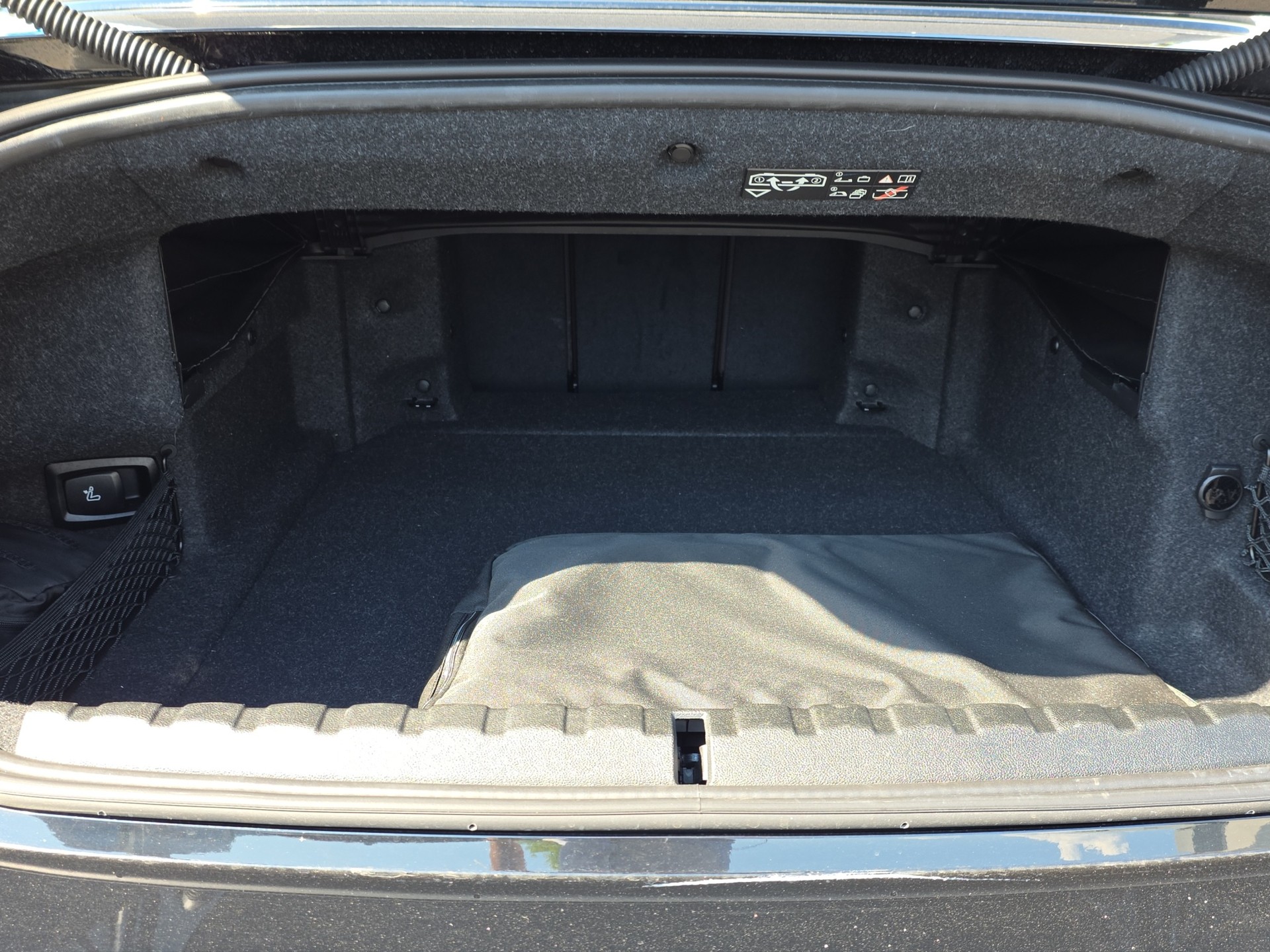 BMW 420i Cabriolet M Sport Steptronic-image-16