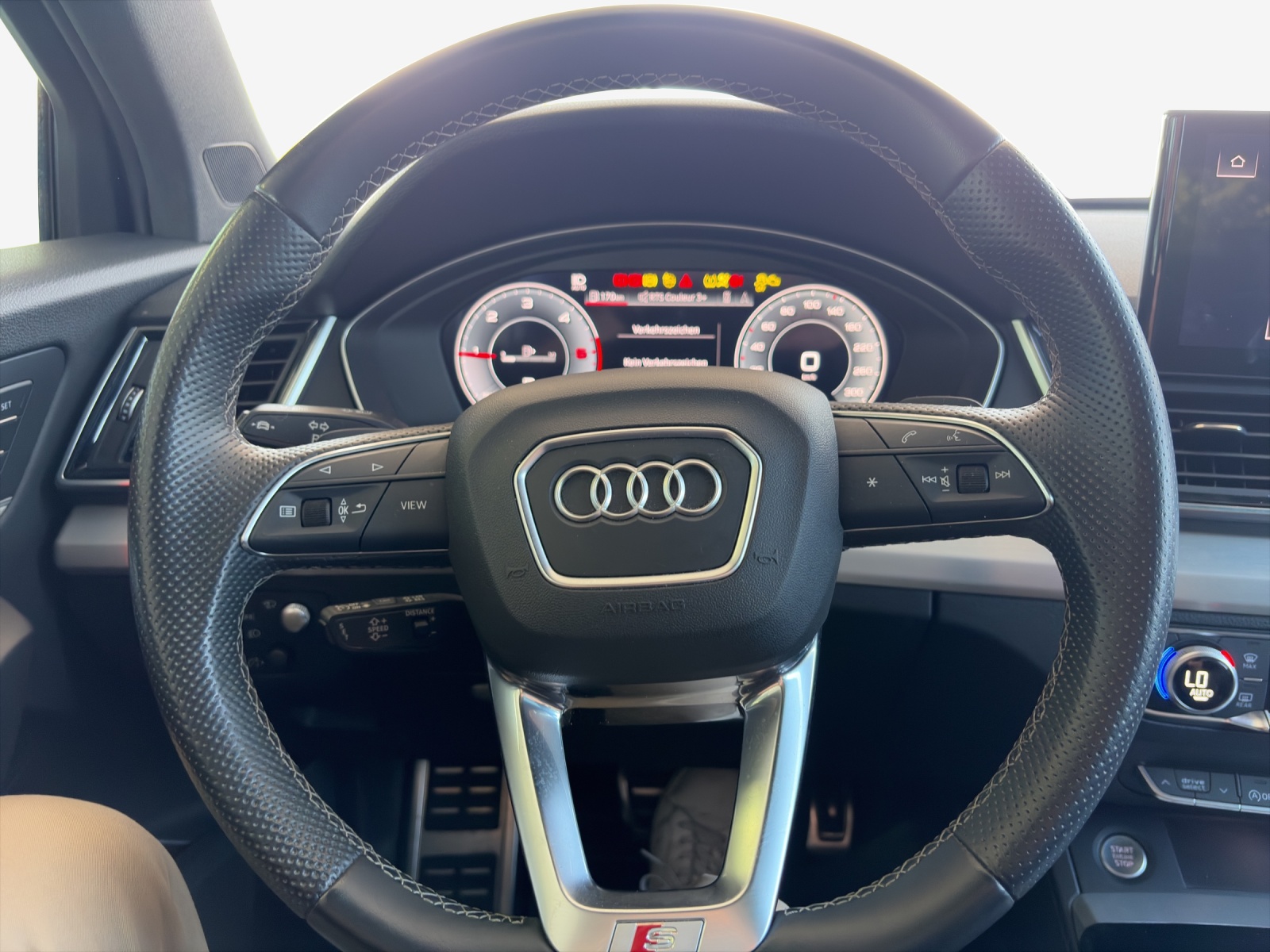 AUDI Q5 Sportback 40 TDI Blackedition quattro S-tronic-image-9