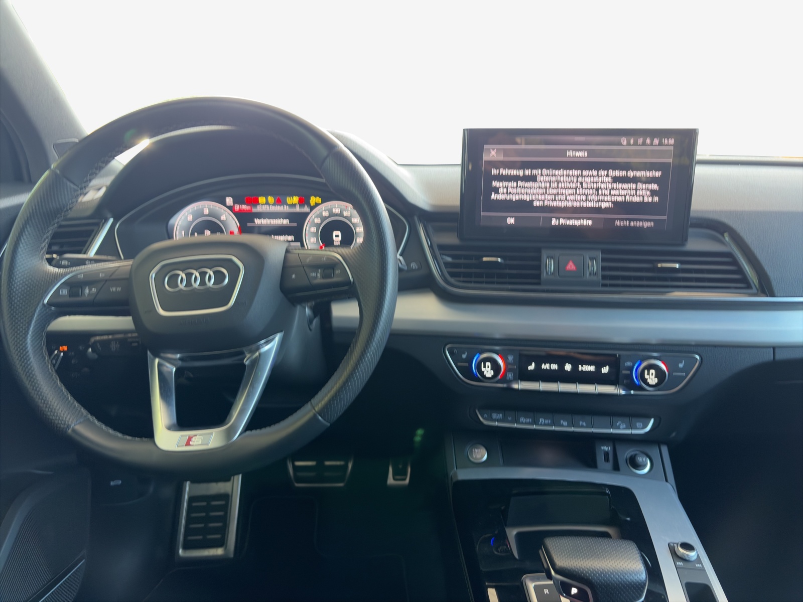 AUDI Q5 Sportback 40 TDI Blackedition quattro S-tronic-image-8