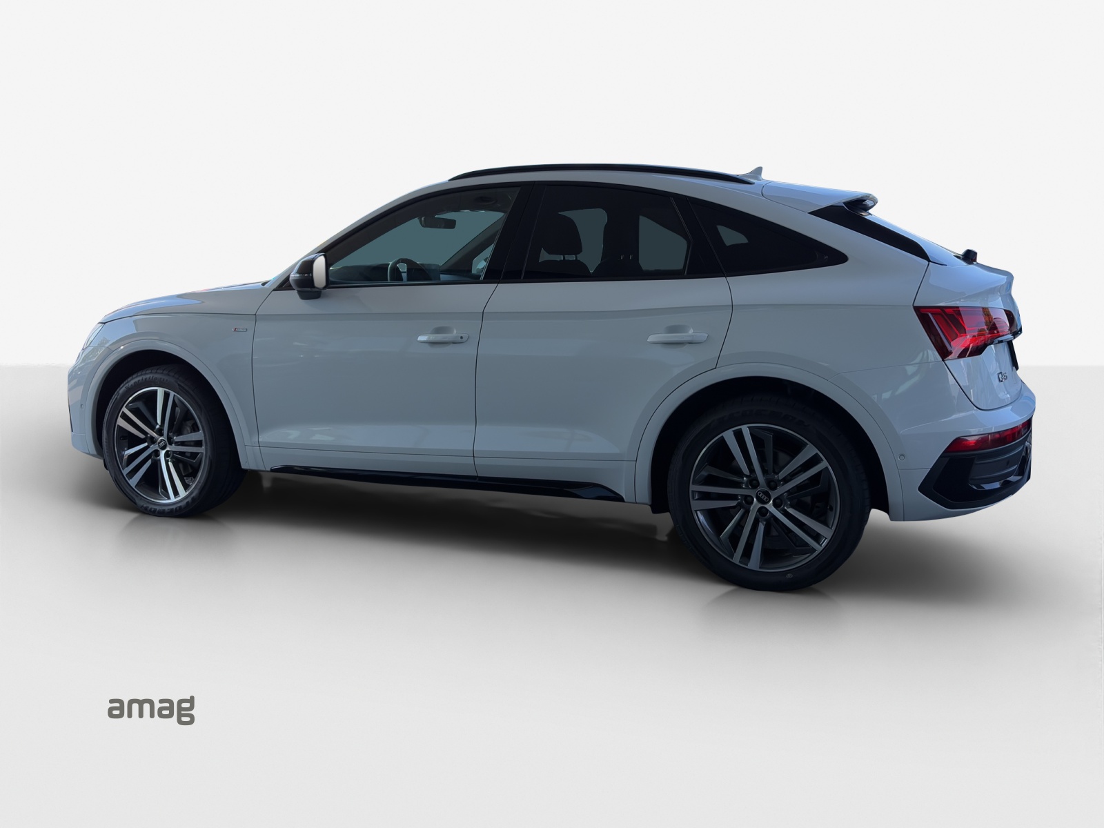 AUDI Q5 Sportback 40 TDI Blackedition quattro S-tronic-image-2