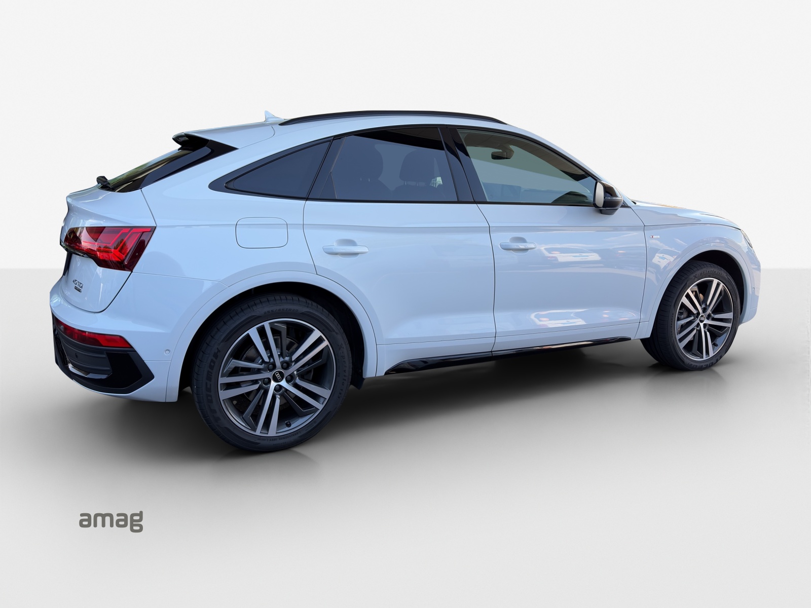 AUDI Q5 Sportback 40 TDI Blackedition quattro S-tronic-image-4