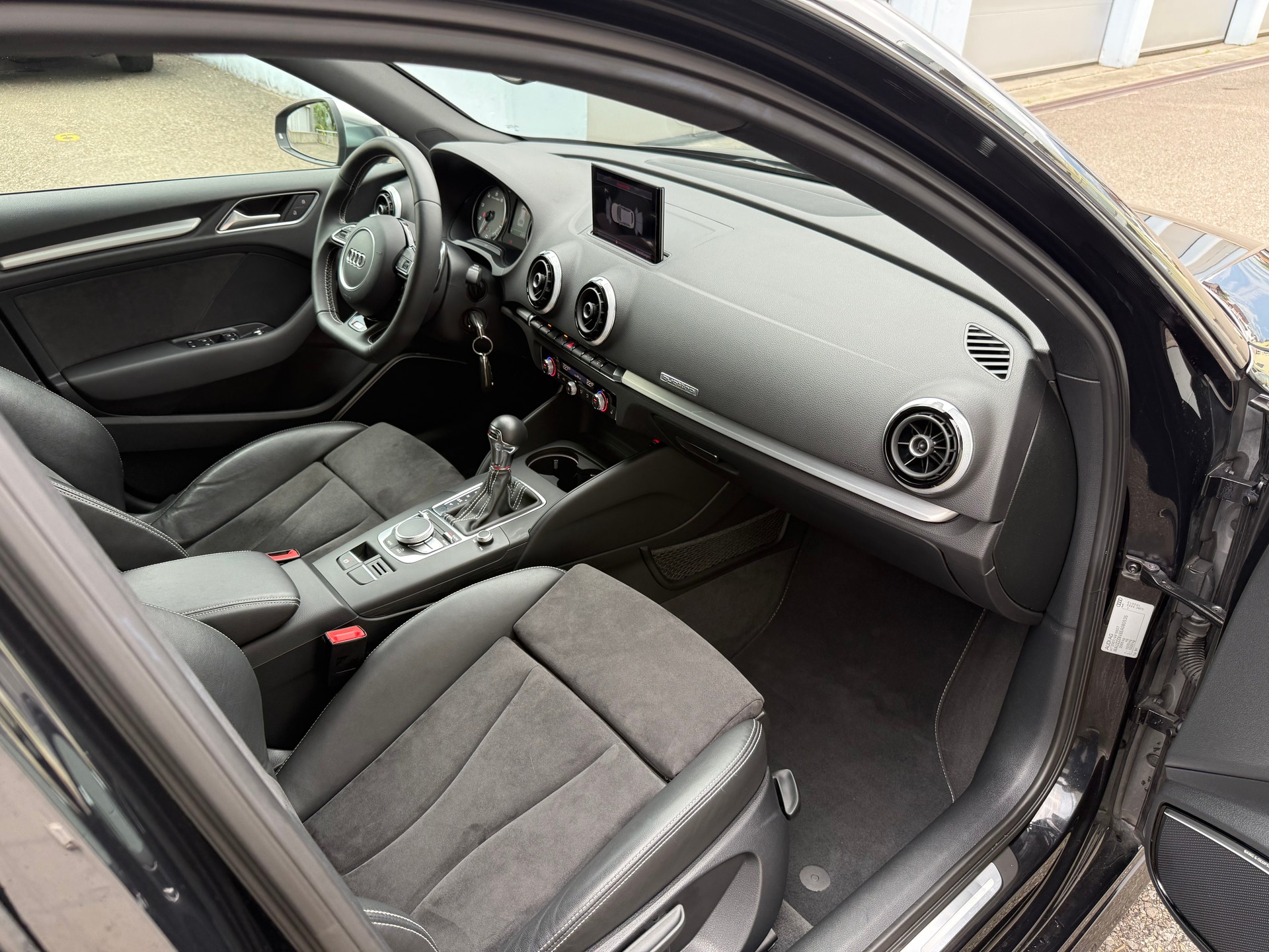 AUDI S3 Sportback 2.0 TFSI quattro S-tronic-image-10