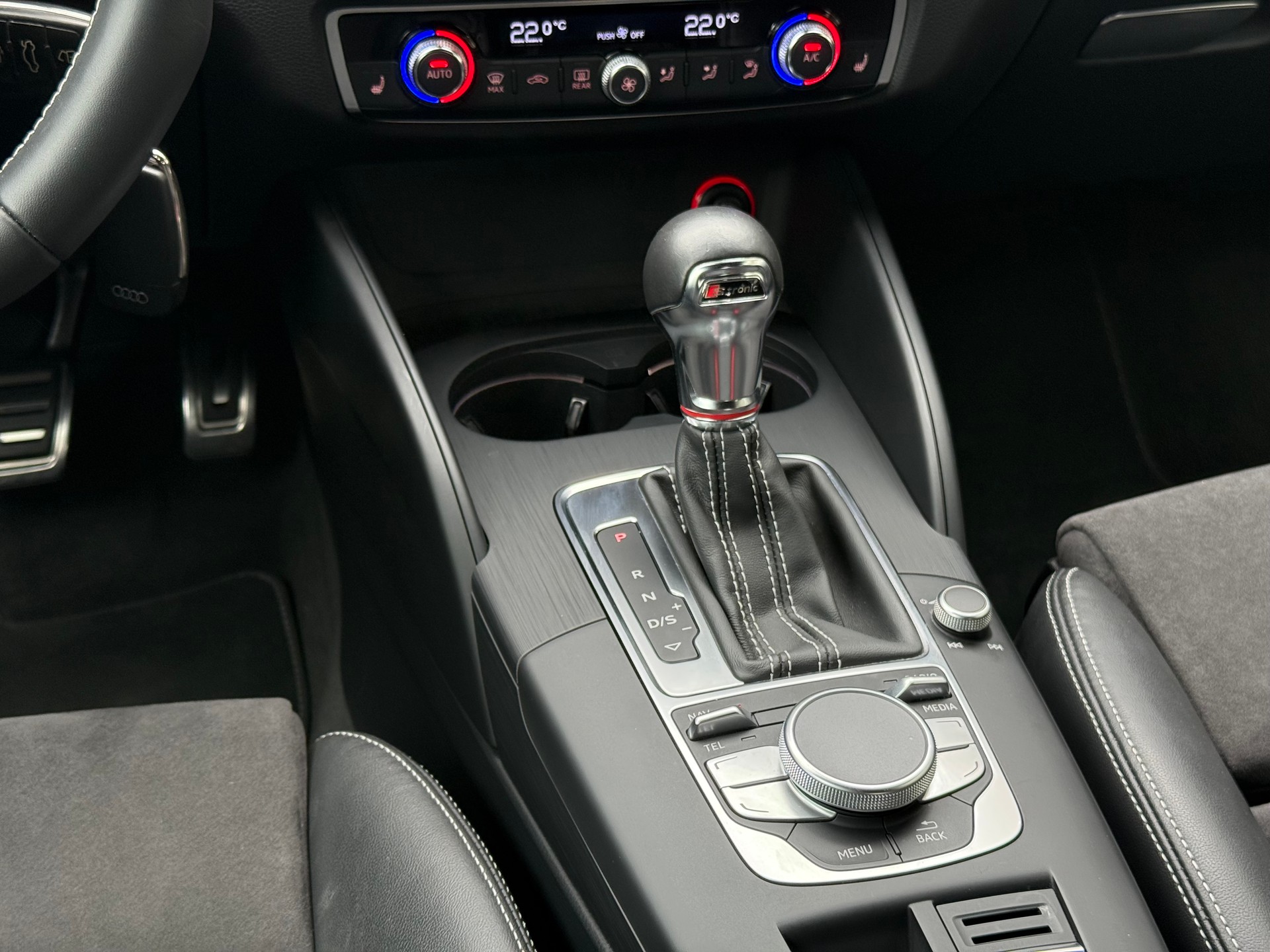 AUDI S3 Sportback 2.0 TFSI quattro S-tronic-image-18