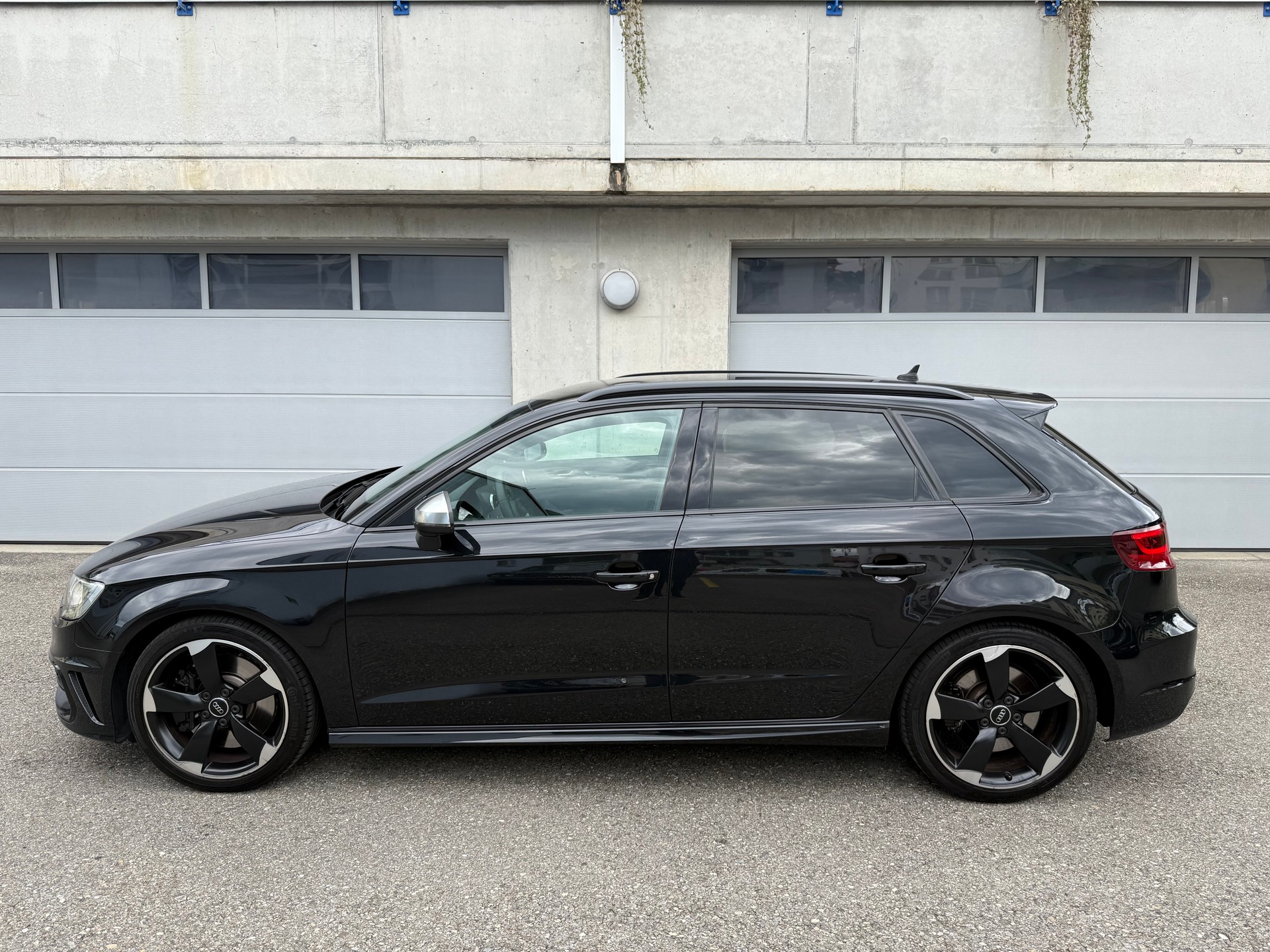 AUDI S3 Sportback 2.0 TFSI quattro S-tronic-image-6