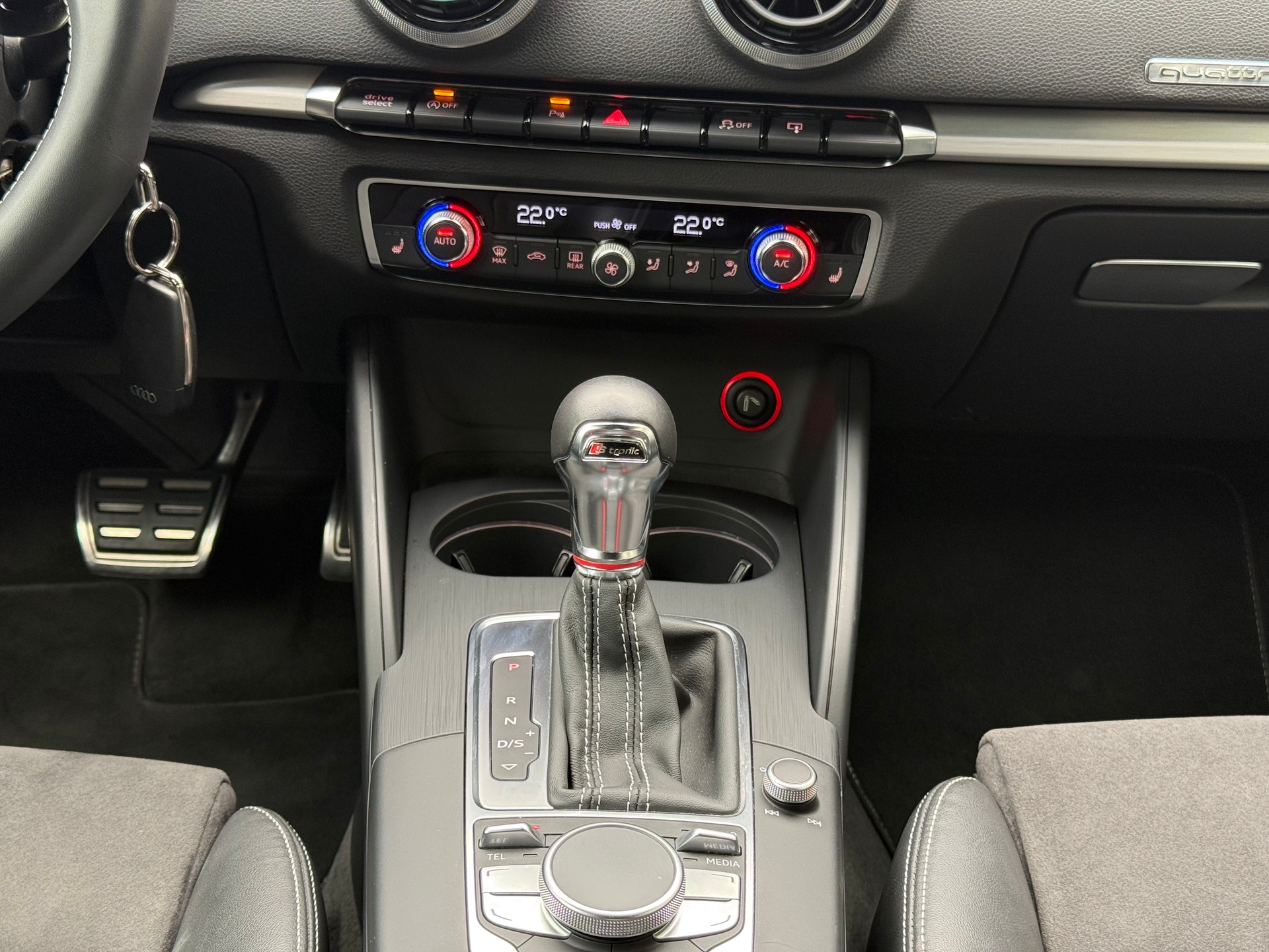 AUDI S3 Sportback 2.0 TFSI quattro S-tronic-image-17