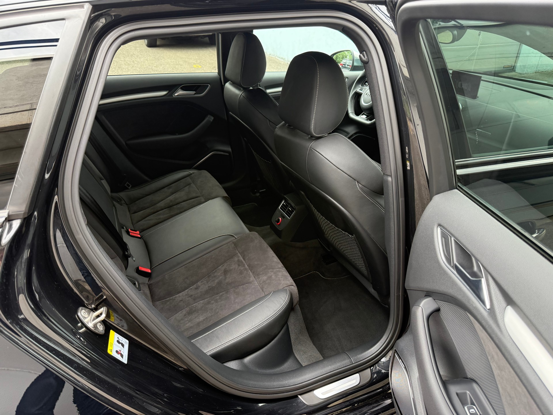 AUDI S3 Sportback 2.0 TFSI quattro S-tronic-image-24