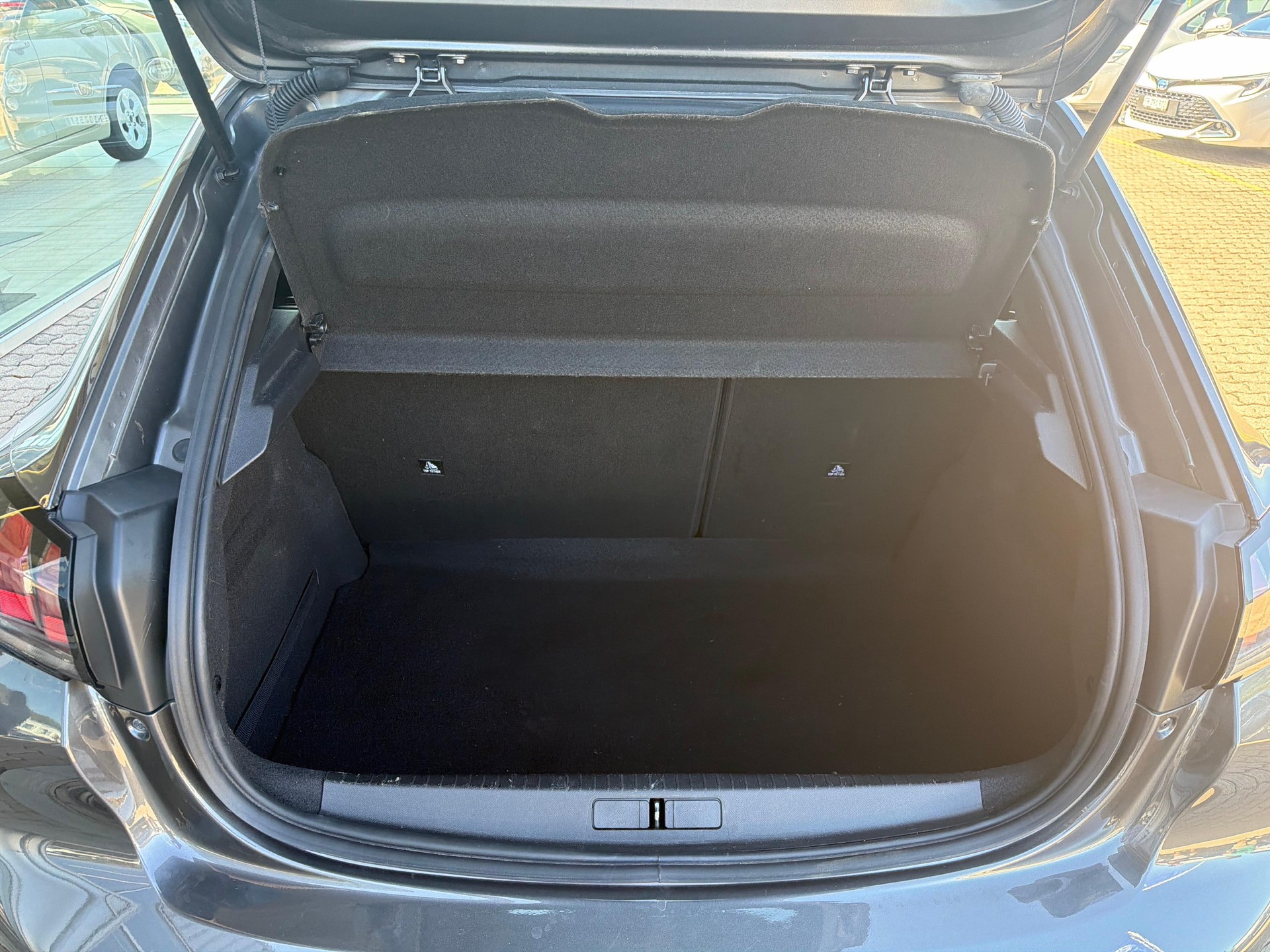 PEUGEOT 208 1.2 PureTech 100 Active Pack-image-11