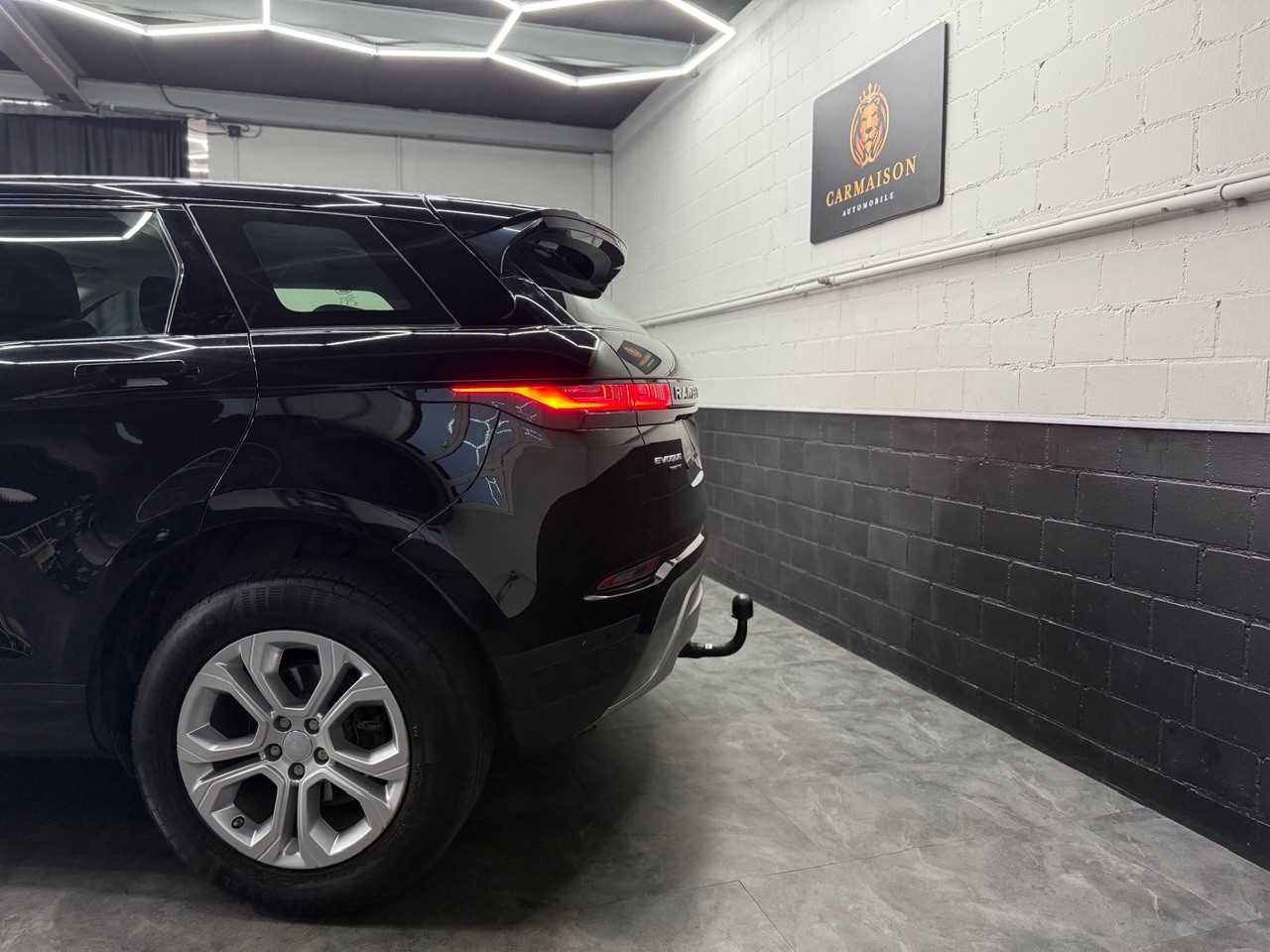 LAND ROVER Range Rover Evoque R-Dynamic D 180 S AT9-image-3