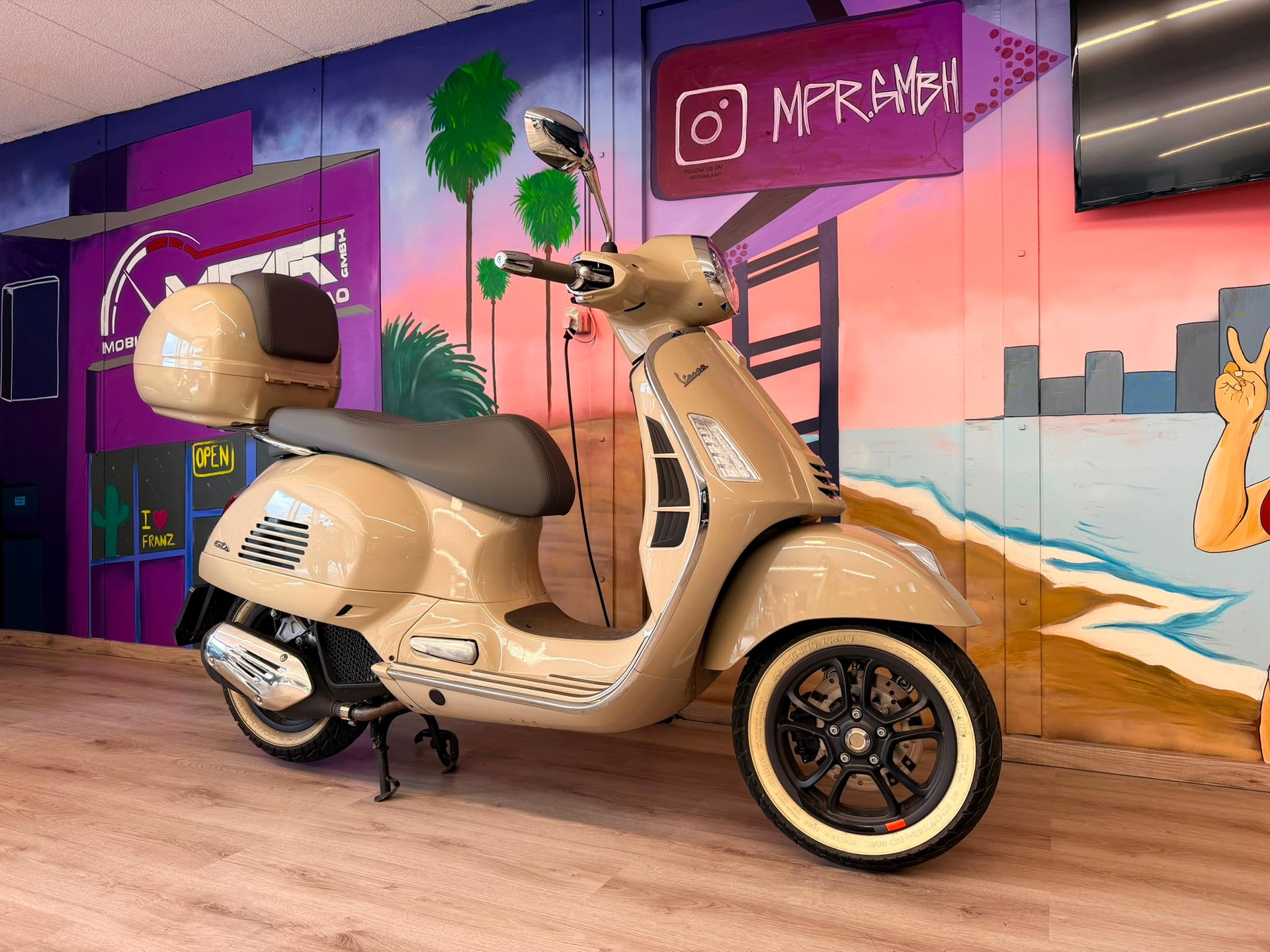 PIAGGIO Vespa GTS 125 ABS-showroom-element-1
