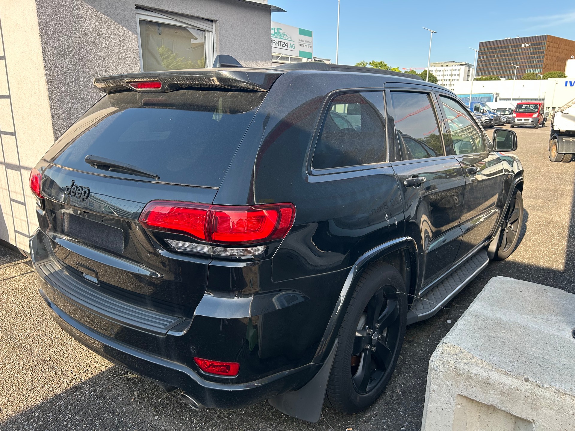 JEEP Grand Cherokee 3.0 CRD 75th Anniversary Automatic-image-3