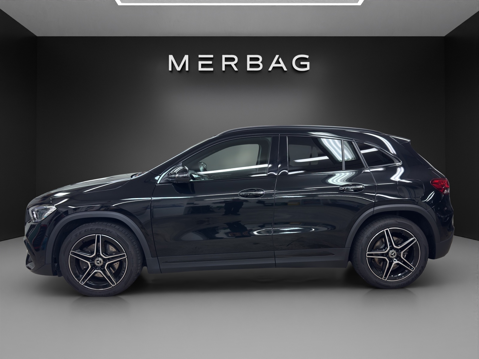 MERCEDES-BENZ GLA 220d AMG Line 4Matic-image-1