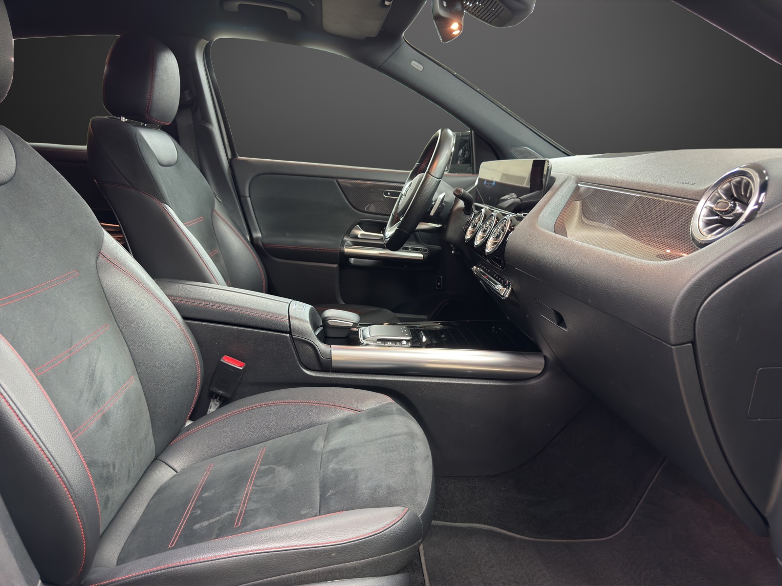 MERCEDES-BENZ GLA 220d AMG Line 4Matic-image-11