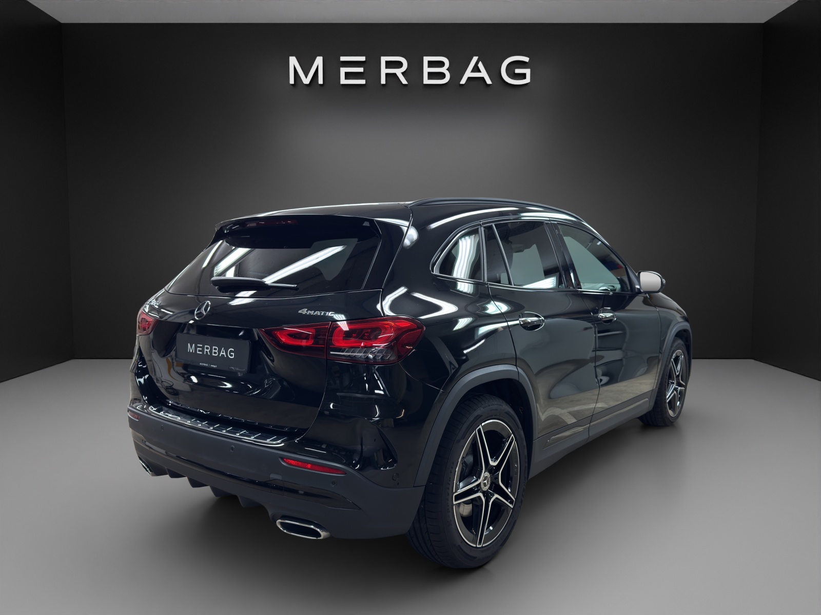 MERCEDES-BENZ GLA 220d AMG Line 4Matic-image-4