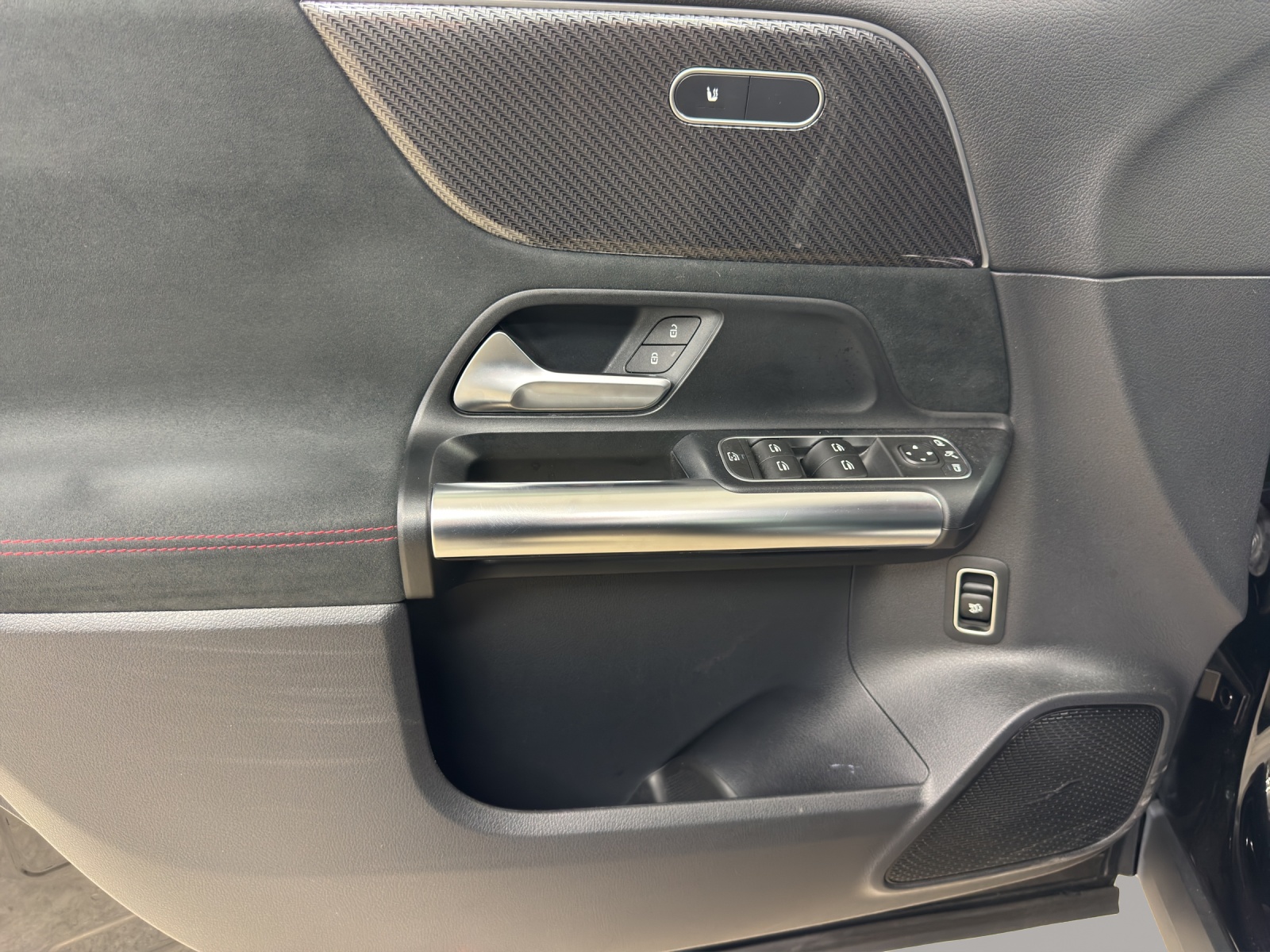 MERCEDES-BENZ GLA 220d AMG Line 4Matic-image-12