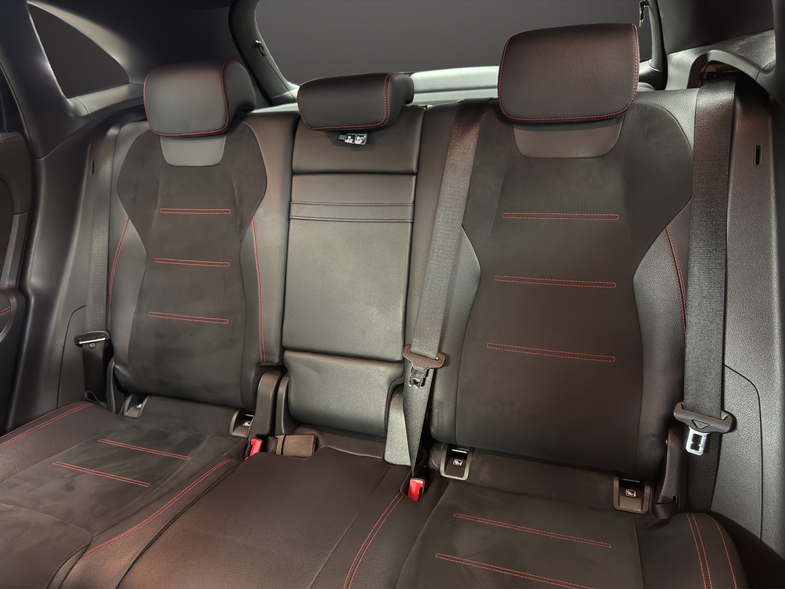 MERCEDES-BENZ GLA 220d AMG Line 4Matic-image-14
