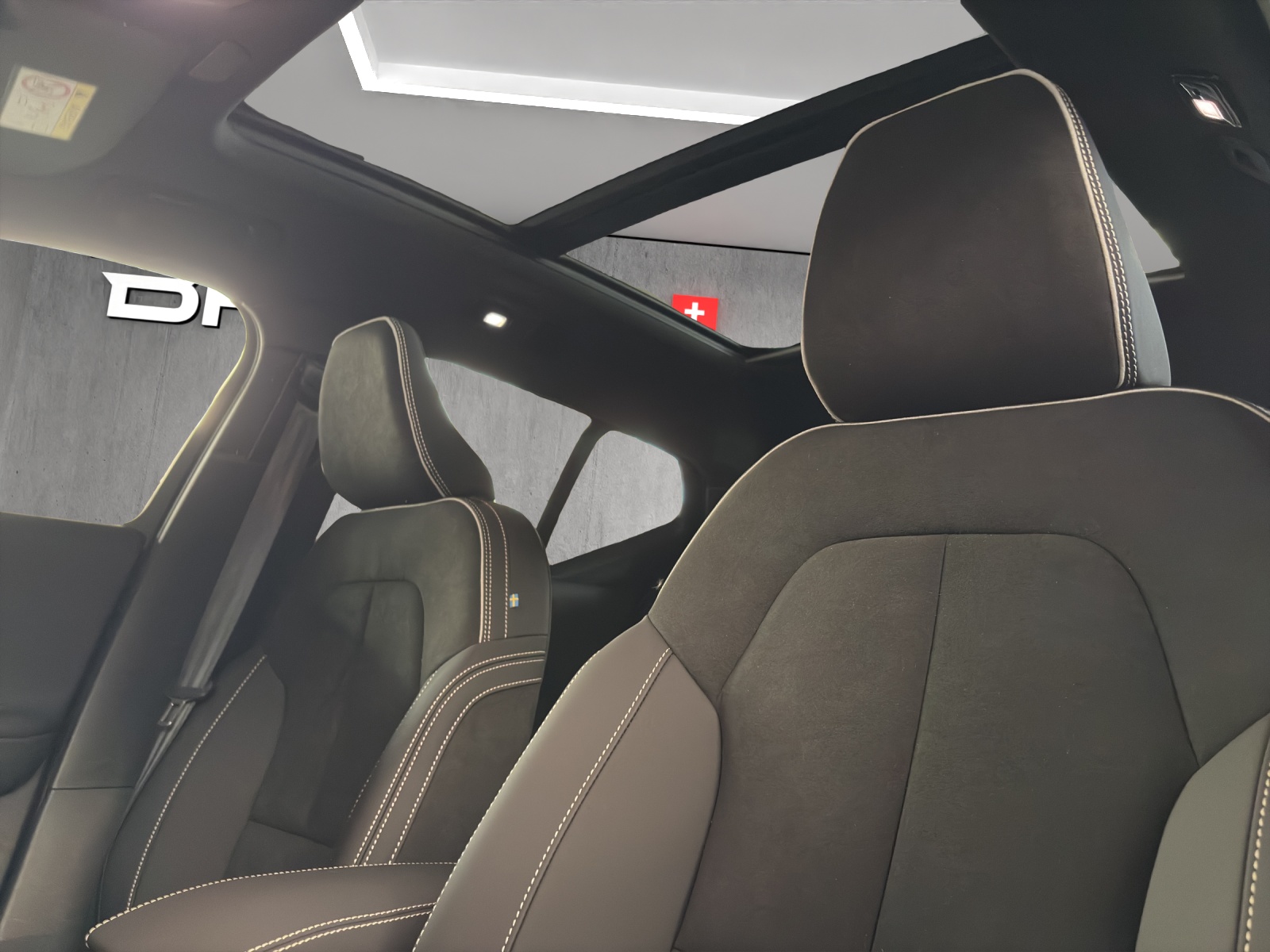 VOLVO EX40 82kWh Twin Motor Performance AWD Ultra-image-14