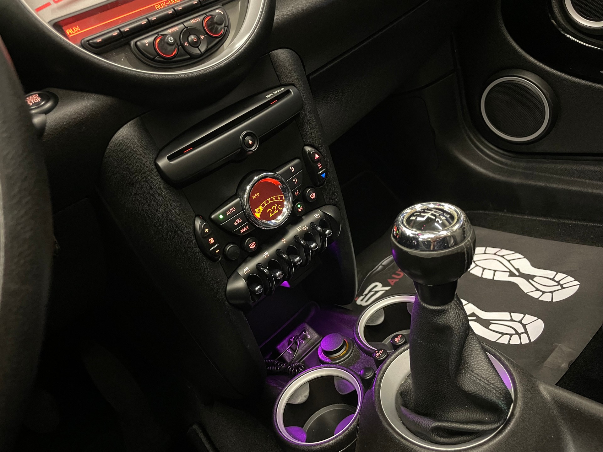 MINI One Cabriolet-image-13