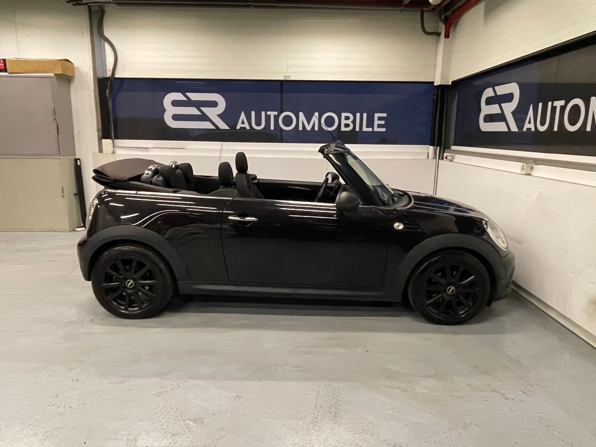 MINI One Cabriolet-image-7