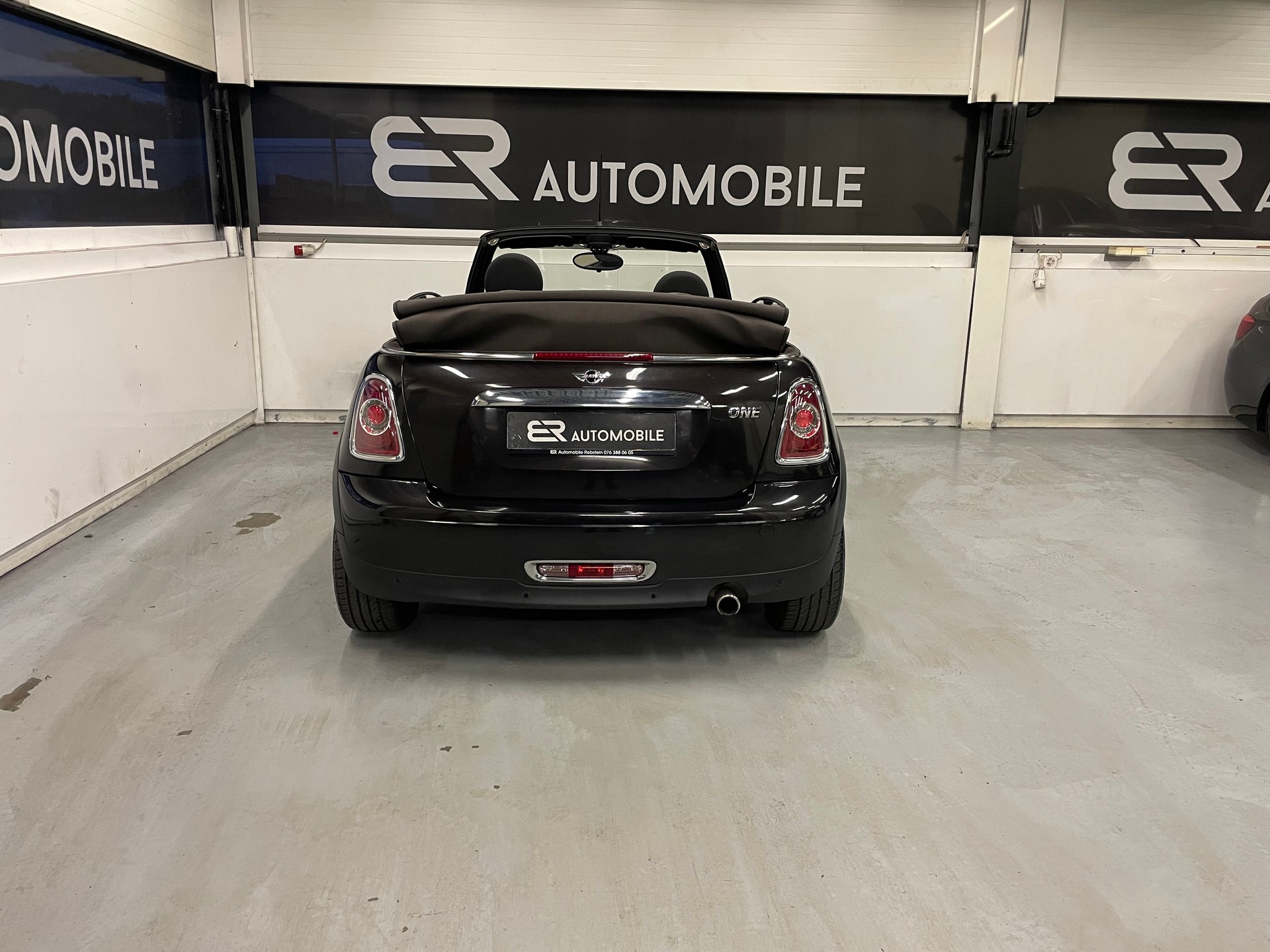 MINI One Cabriolet-image-3