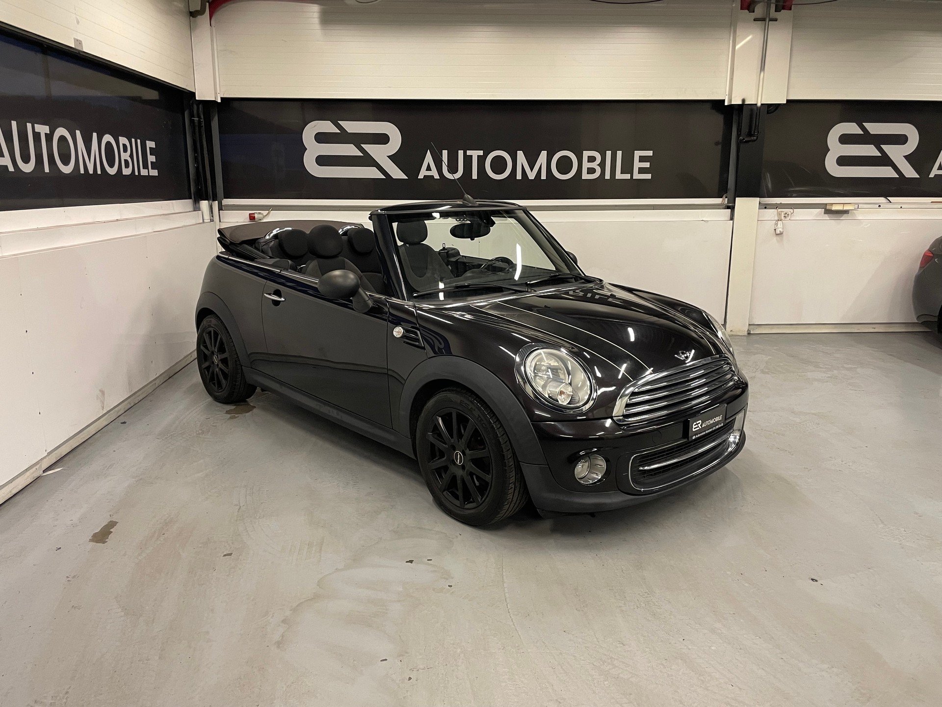 MINI One Cabriolet-image-1