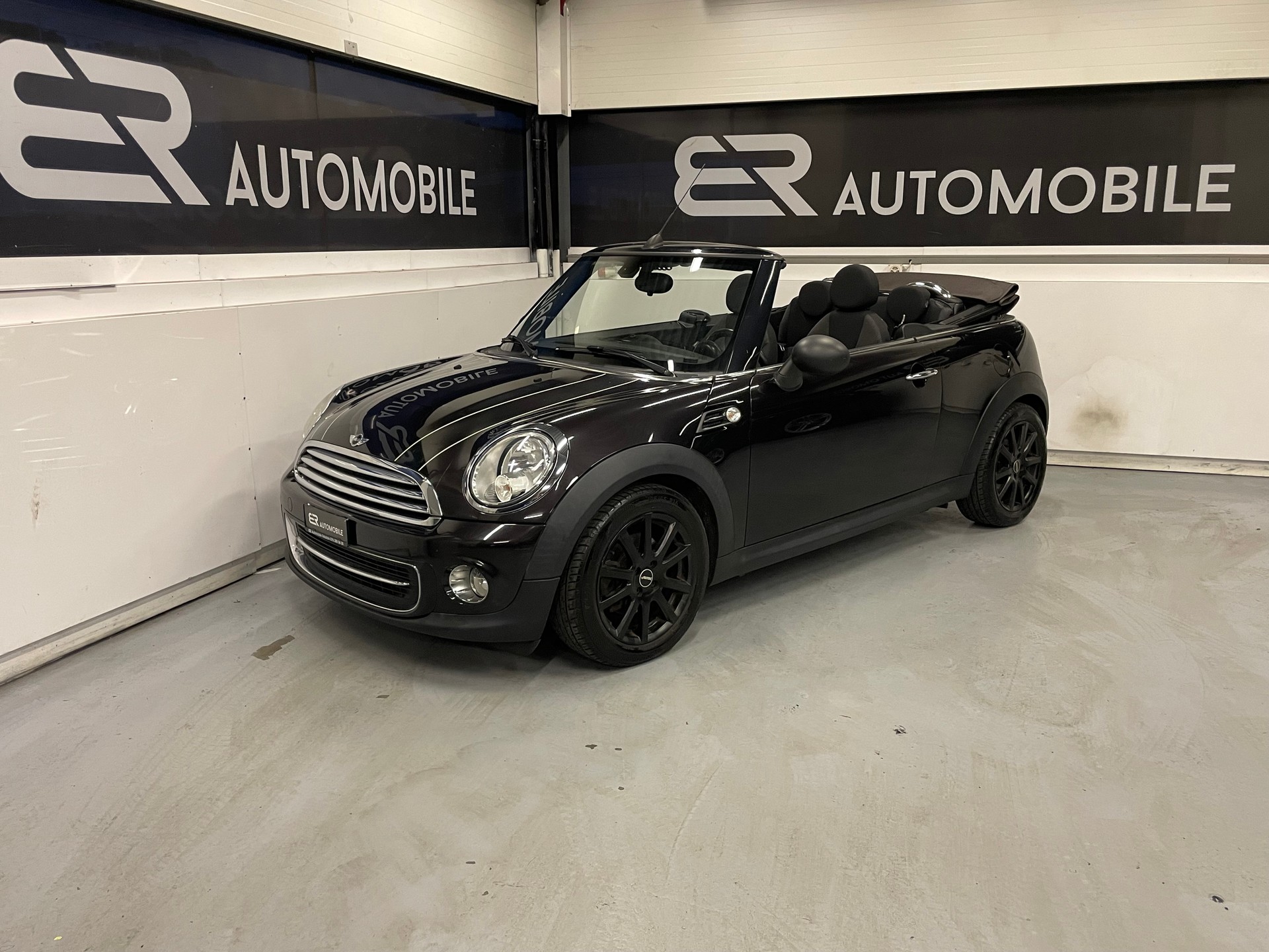 MINI One Cabriolet-image-0