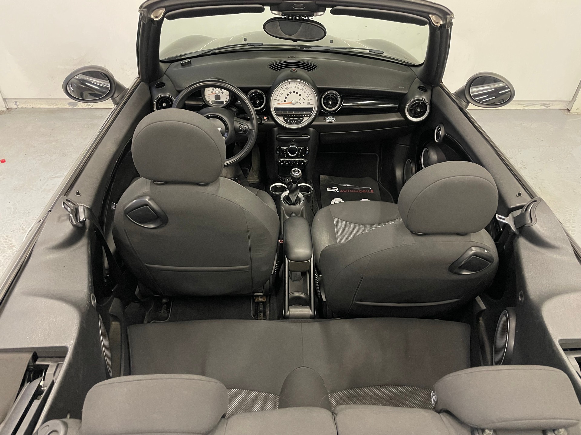 MINI One Cabriolet-image-8
