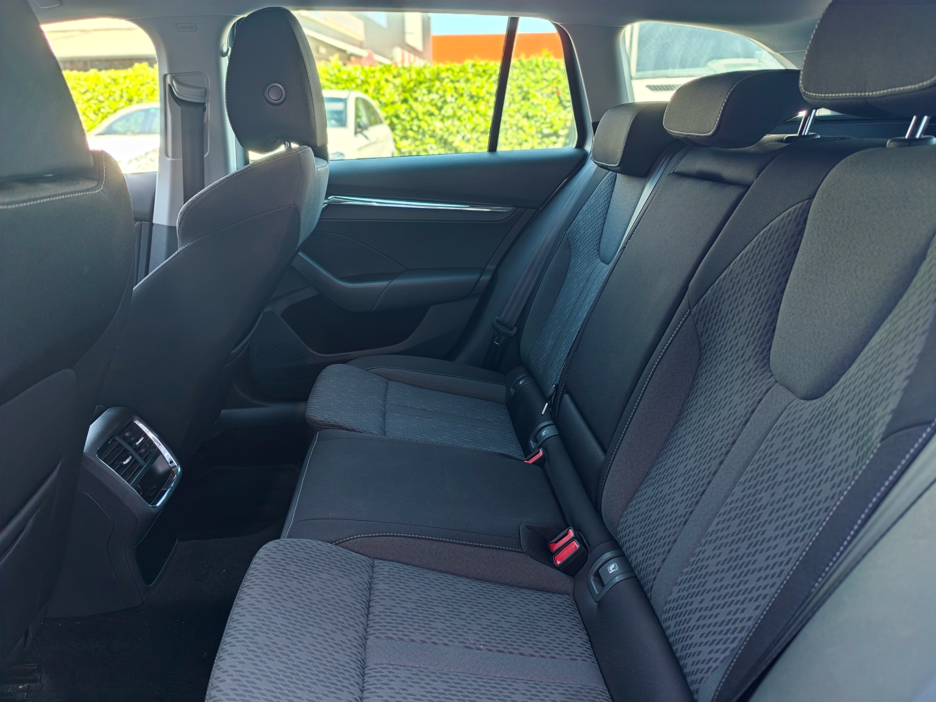 SKODA Octavia Combi 1.5 TSI mHEV DSG Ambition-image-7