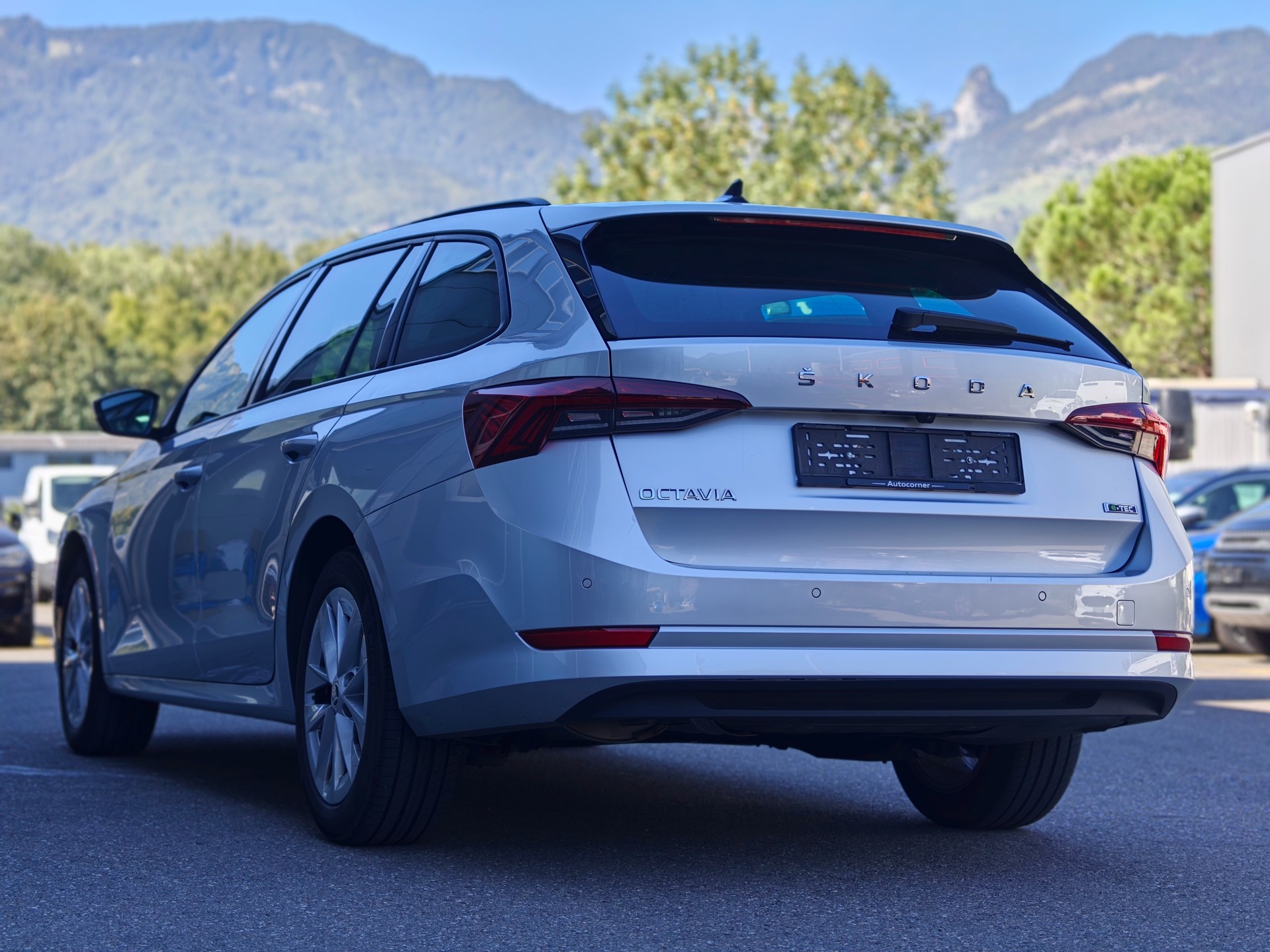 SKODA Octavia Combi 1.5 TSI mHEV DSG Ambition-image-5