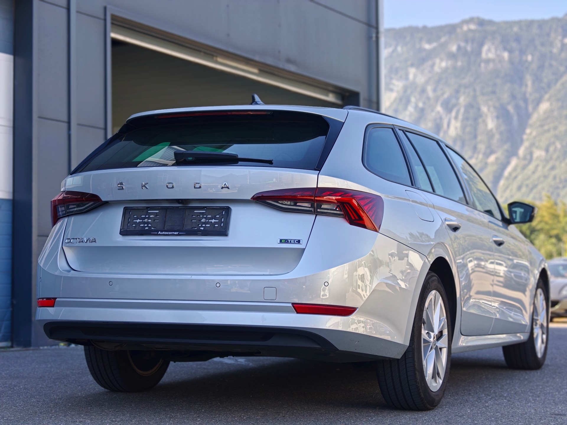 SKODA Octavia Combi 1.5 TSI mHEV DSG Ambition-image-3