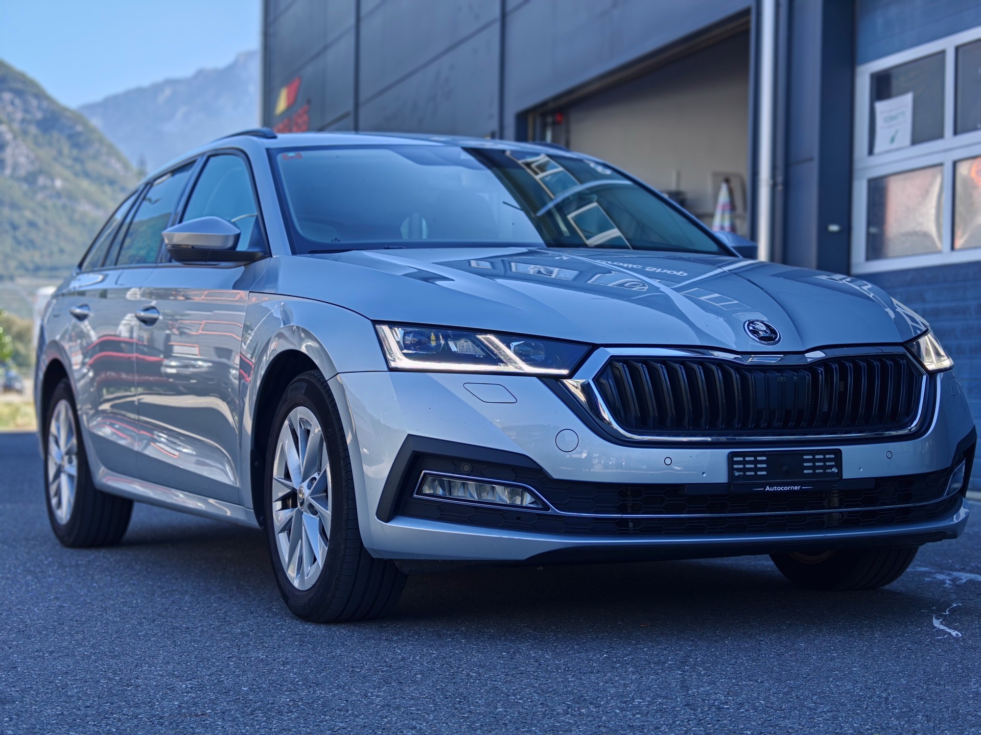 SKODA Octavia Combi 1.5 TSI mHEV DSG Ambition-image-2