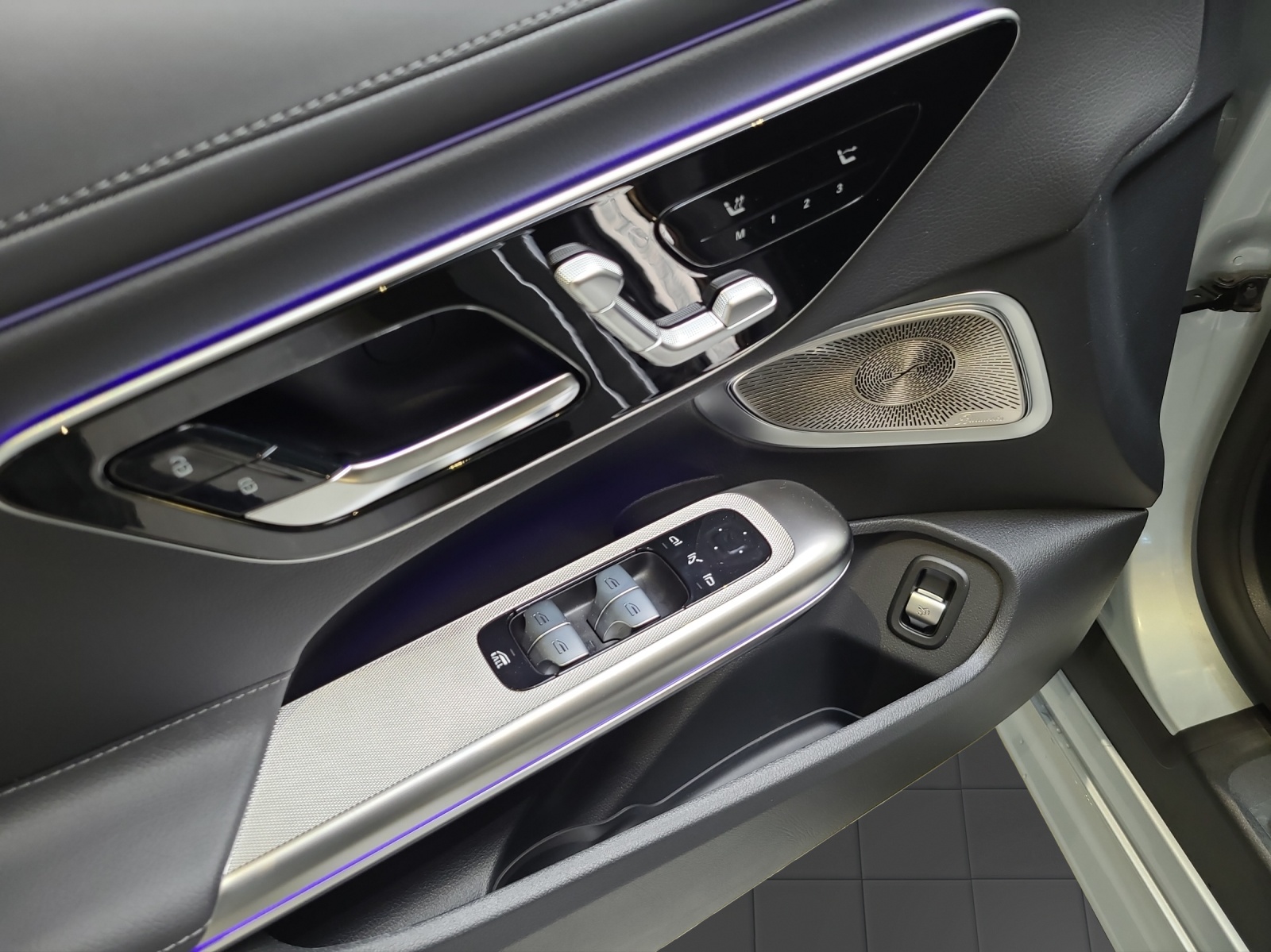MERCEDES-BENZ CLE 200 AMG Line 4M Cabriolet Cabriolet-image-12