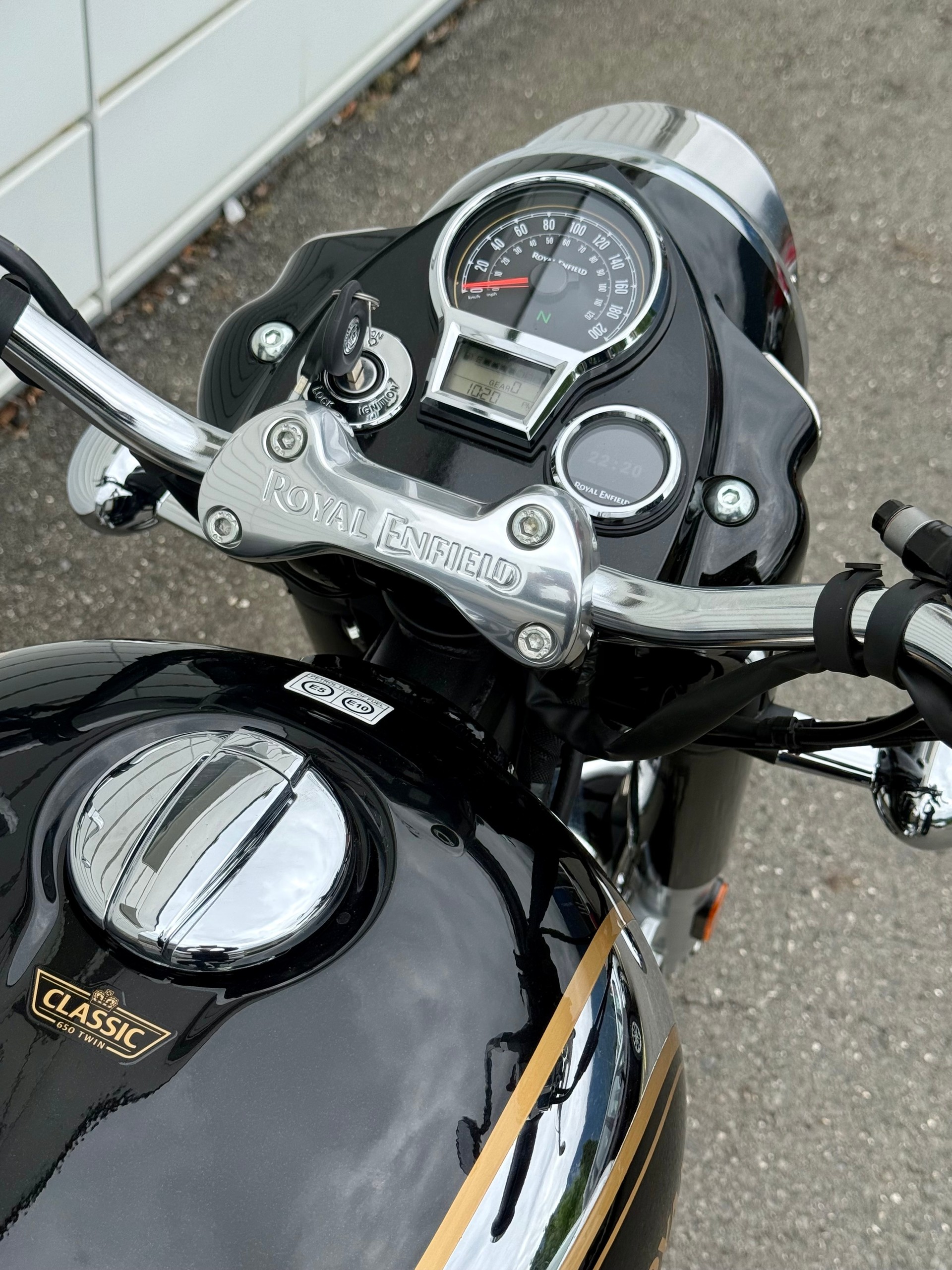 ROYAL ENFIELD Classic 650 Base-image-4