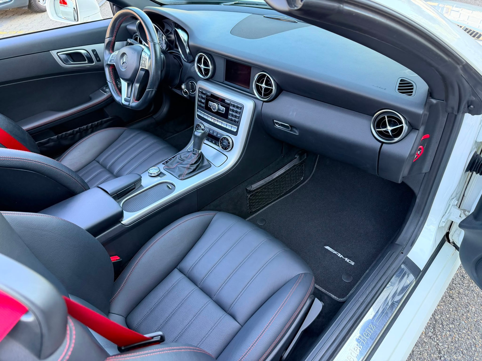 MERCEDES-BENZ SLK 200 7G-Tronic-image-16