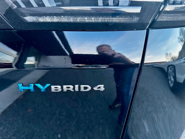 PEUGEOT 3008 300e Hybrid4 GT Pack EAT8-image-16