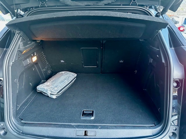 PEUGEOT 3008 300e Hybrid4 GT Pack EAT8-image-28