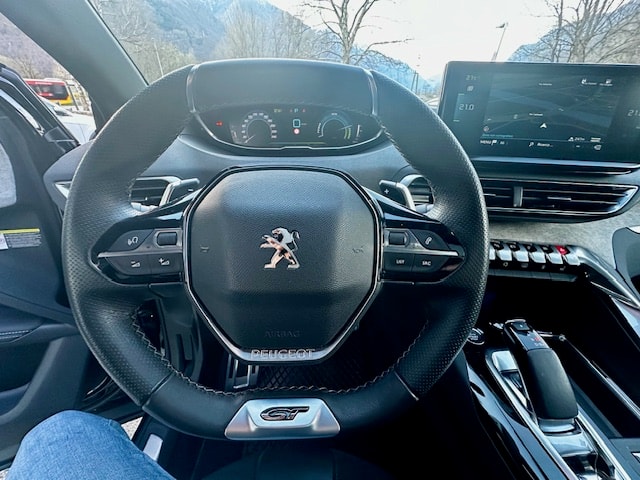 PEUGEOT 3008 300e Hybrid4 GT Pack EAT8-image-10
