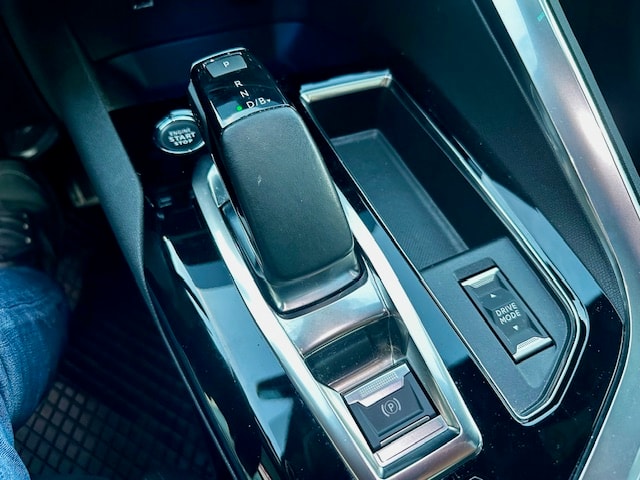 PEUGEOT 3008 300e Hybrid4 GT Pack EAT8-image-20