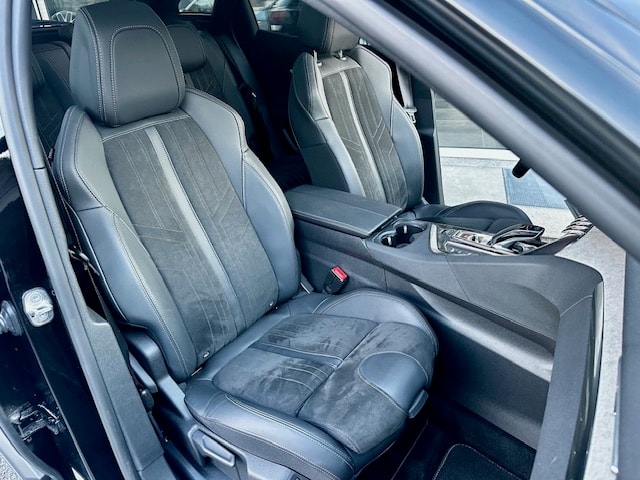PEUGEOT 3008 300e Hybrid4 GT Pack EAT8-image-15