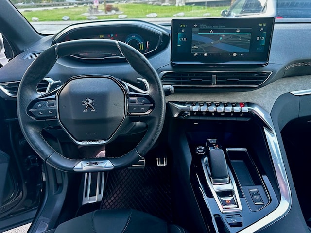 PEUGEOT 3008 300e Hybrid4 GT Pack EAT8-image-9