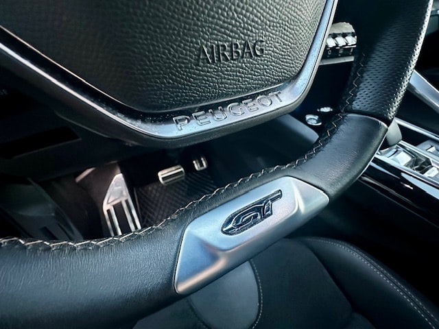 PEUGEOT 3008 300e Hybrid4 GT Pack EAT8-image-22