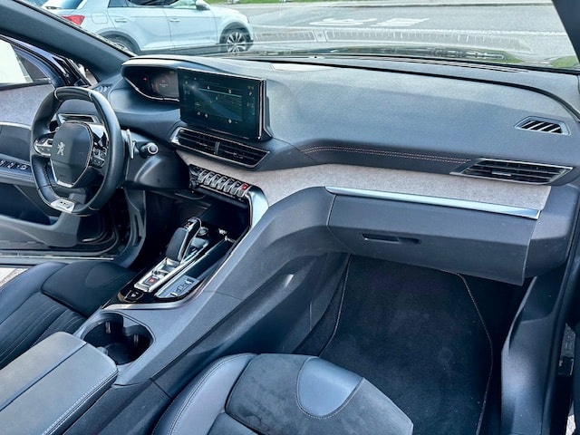 PEUGEOT 3008 300e Hybrid4 GT Pack EAT8-image-14