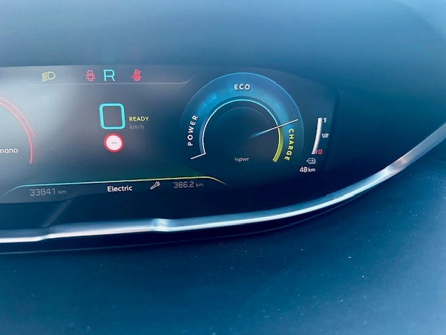 PEUGEOT 3008 300e Hybrid4 GT Pack EAT8-image-26